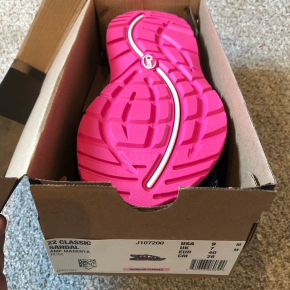 Women’s Chacos z2 classic amp magenta new - Picture 3 of 5